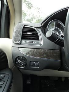 2015 Chrysler Town & Country Touring   - Photo 24 - Naples, FL 34104