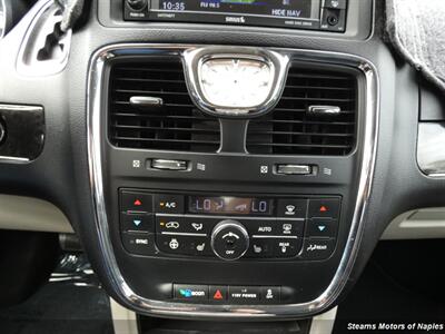 2015 Chrysler Town & Country Touring   - Photo 31 - Naples, FL 34104