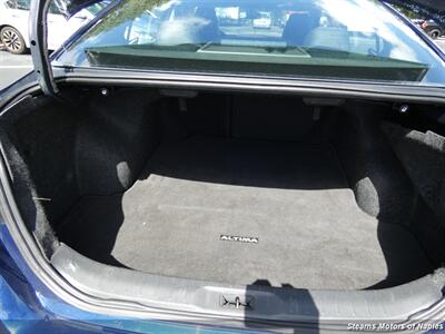 2019 Nissan Altima 2.5 SR   - Photo 15 - Naples, FL 34104