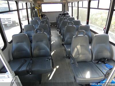 2016 Ford E-Series Van 450 SHUTTLE BUS   - Photo 38 - Naples, FL 34104