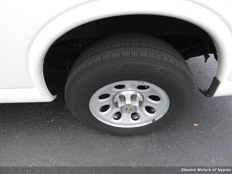 2013 Chevrolet Express 1500 Van photo 13