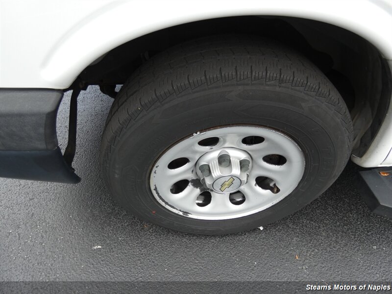 2013 Chevrolet Express 1500 Van photo 11