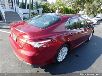 2018 Toyota Camry XLE   - Photo 11 - Naples, FL 34104