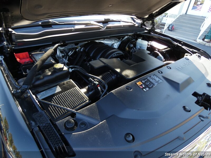 2015 Chevrolet Suburban LTZ photo 4
