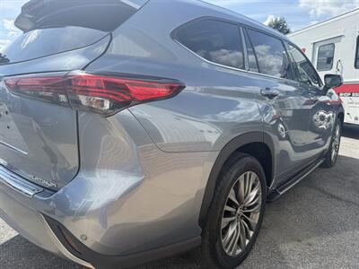 2020 Toyota Highlander Platinum   - Photo 5 - Stuarts Draft, VA 24477