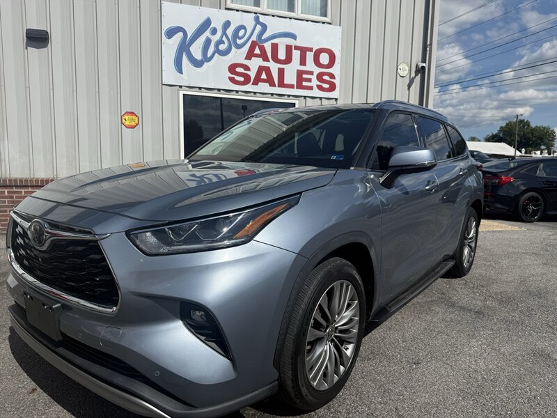 2020 Toyota Highlander Platinum   - Photo 1 - Stuarts Draft, VA 24477
