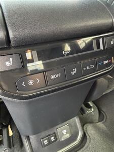 2020 Toyota Highlander Platinum   - Photo 26 - Stuarts Draft, VA 24477