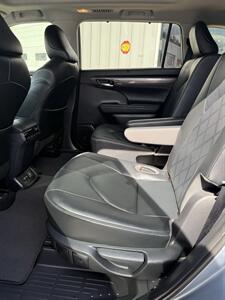 2020 Toyota Highlander Platinum   - Photo 23 - Stuarts Draft, VA 24477