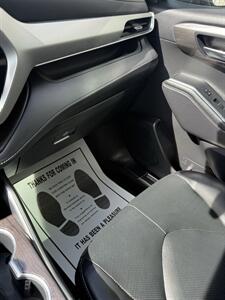 2020 Toyota Highlander Platinum   - Photo 19 - Stuarts Draft, VA 24477