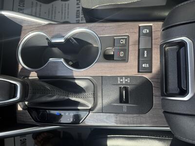 2020 Toyota Highlander Platinum   - Photo 16 - Stuarts Draft, VA 24477