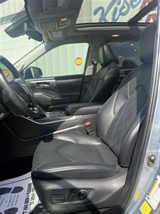 2020 Toyota Highlander Platinum   - Photo 11 - Stuarts Draft, VA 24477