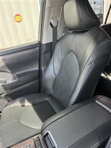 2020 Toyota Highlander Platinum   - Photo 20 - Stuarts Draft, VA 24477