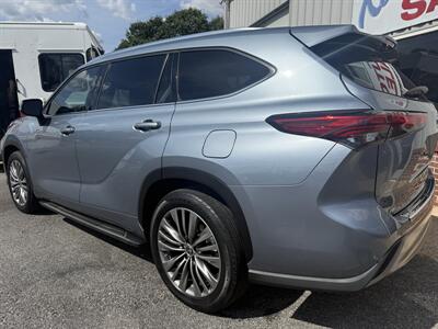 2020 Toyota Highlander Platinum   - Photo 7 - Stuarts Draft, VA 24477