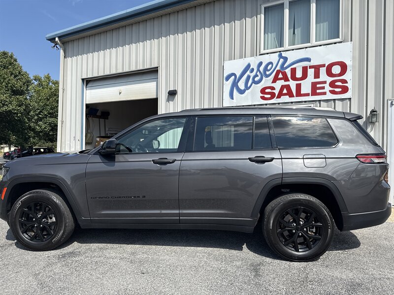 2024 Jeep Grand Cherokee Altitude photo 4