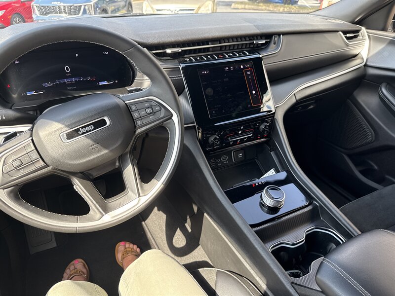 2024 Jeep Grand Cherokee Altitude photo 10