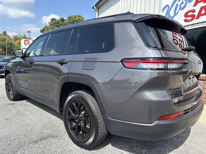 2024 Jeep Grand Cherokee Altitude photo 3