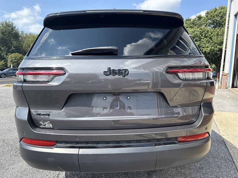 2024 Jeep Grand Cherokee Altitude photo 2