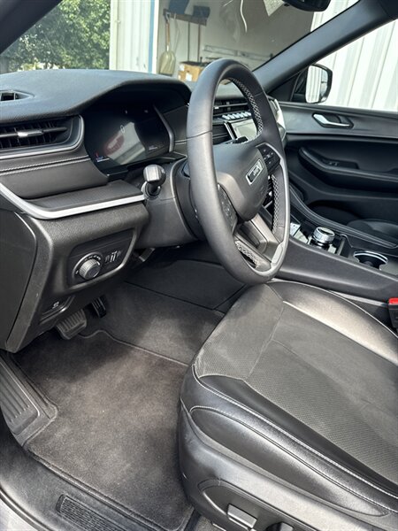 2024 Jeep Grand Cherokee Altitude photo 8