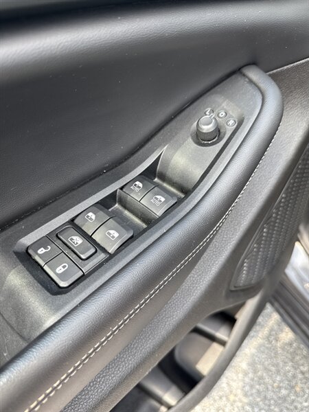 2024 Jeep Grand Cherokee Altitude photo 9