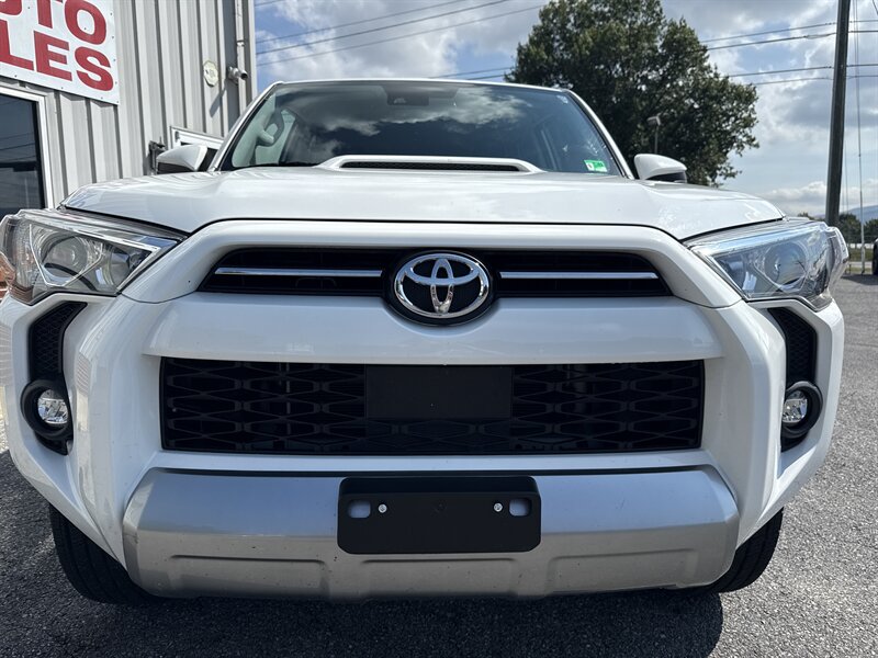 2024 Toyota 4Runner TRD Off-Road photo 2