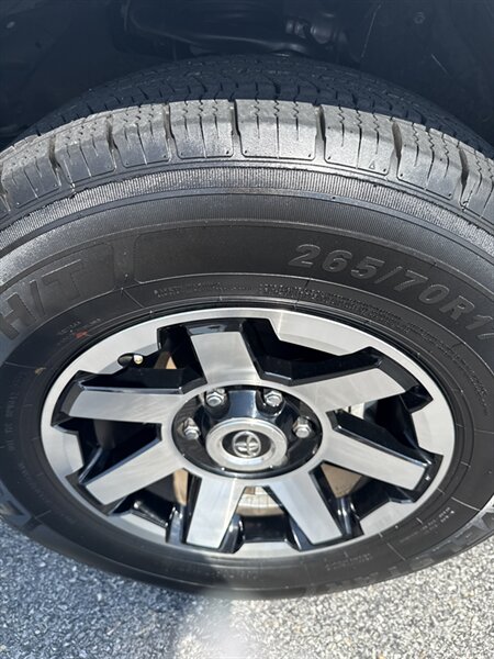 2024 Toyota 4Runner TRD Off-Road photo 11