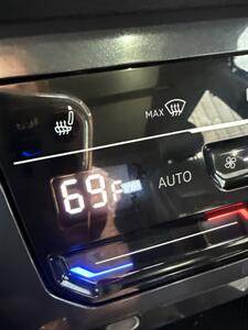 2022 Volkswagen Tiguan SE R-Line Black 4Motion   - Photo 22 - Stuarts Draft, VA 24477