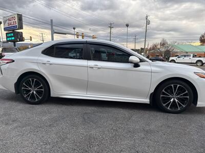 2019 Toyota Camry SE   - Photo 8 - Stuarts Draft, VA 24477