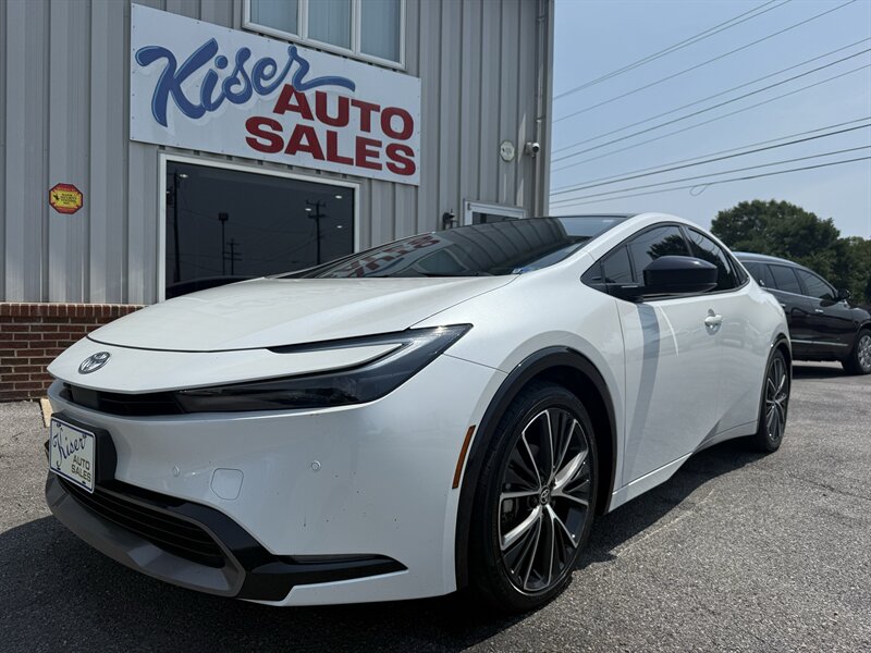 2024 Toyota Prius XLE   - Photo 1 - Stuarts Draft, VA 24477