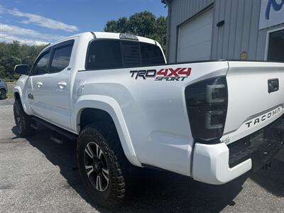 2016 Toyota Tacoma TRD Sport   - Photo 12 - Stuarts Draft, VA 24477