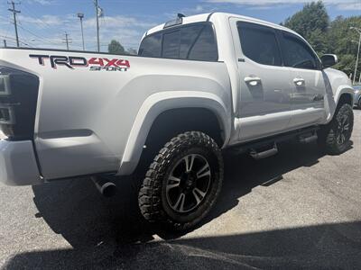 2016 Toyota Tacoma TRD Sport   - Photo 8 - Stuarts Draft, VA 24477