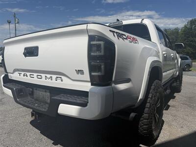 2016 Toyota Tacoma TRD Sport   - Photo 9 - Stuarts Draft, VA 24477