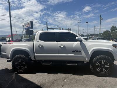 2016 Toyota Tacoma TRD Sport   - Photo 7 - Stuarts Draft, VA 24477
