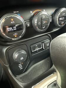 2017 Jeep Renegade Latitude   - Photo 18 - Stuarts Draft, VA 24477