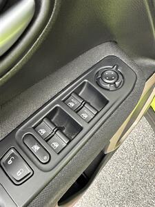 2017 Jeep Renegade Latitude   - Photo 15 - Stuarts Draft, VA 24477