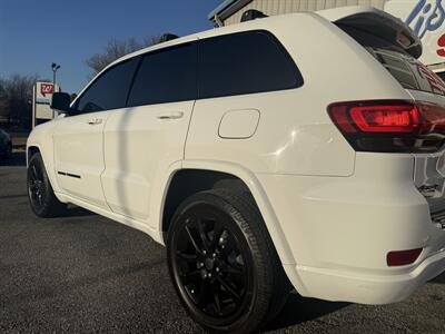 2017 Jeep Grand Cherokee Altitude   - Photo 12 - Stuarts Draft, VA 24477