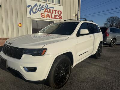 2017 Jeep Grand Cherokee Altitude   - Photo 2 - Stuarts Draft, VA 24477