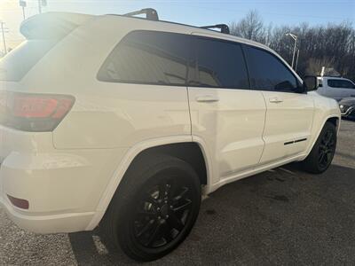 2017 Jeep Grand Cherokee Altitude   - Photo 4 - Stuarts Draft, VA 24477
