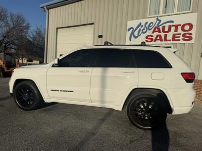 2017 Jeep Grand Cherokee Altitude   - Photo 11 - Stuarts Draft, VA 24477
