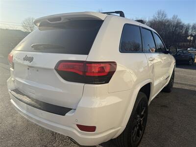 2017 Jeep Grand Cherokee Altitude   - Photo 9 - Stuarts Draft, VA 24477