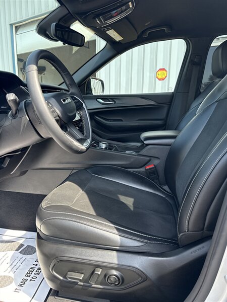 2024 Jeep Grand Cherokee Altitude X photo 8