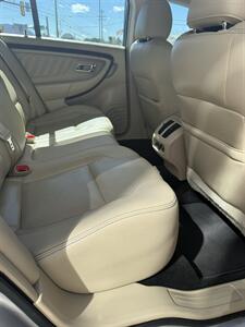 2017 Ford Taurus Limited   - Photo 26 - Stuarts Draft, VA 24477