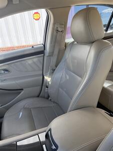 2017 Ford Taurus Limited   - Photo 21 - Stuarts Draft, VA 24477