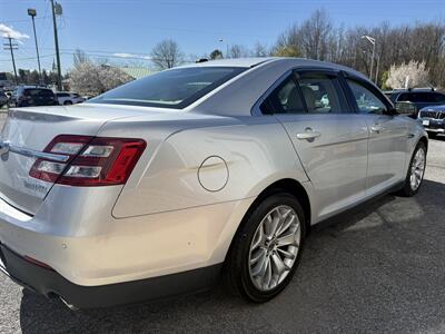 2017 Ford Taurus Limited   - Photo 6 - Stuarts Draft, VA 24477