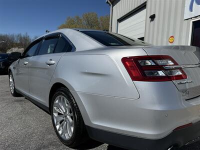 2017 Ford Taurus Limited   - Photo 8 - Stuarts Draft, VA 24477