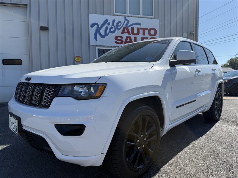 2022 Jeep Grand Cherokee WK Laredo X   - Photo 1 - Stuarts Draft, VA 24477