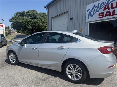 2019 Chevrolet Cruze LT - Photo 11 - Stuarts Draft, VA 24477