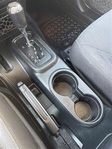 2017 Jeep Wrangler Unlimited Sport   - Photo 18 - Stuarts Draft, VA 24477