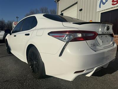 2020 Toyota Camry SE   - Photo 6 - Stuarts Draft, VA 24477