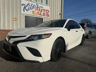 2020 Toyota Camry SE   - Photo 1 - Stuarts Draft, VA 24477