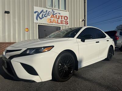 2020 Toyota Camry SE   - Photo 2 - Stuarts Draft, VA 24477